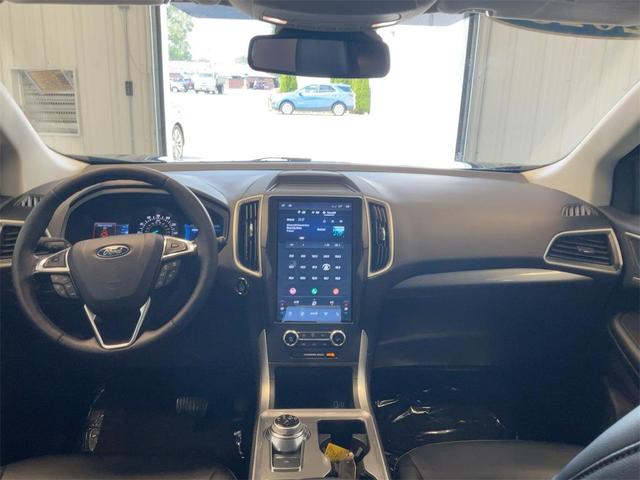 Photo of 2023 Agate Black Metallic Ford Edge