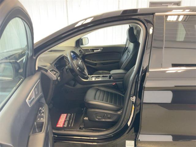 Photo of 2023 Agate Black Metallic Ford Edge