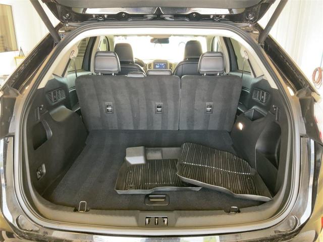 Photo of 2023 Agate Black Metallic Ford Edge