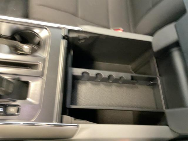 Photo of 2025 Oxford White Ford F-150 Lightning
