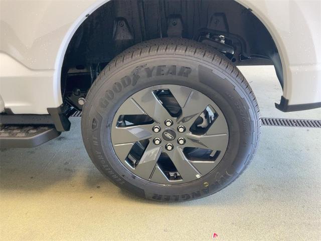 Photo of 2025 Oxford White Ford F-150 Lightning