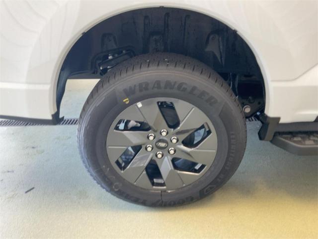 Photo of 2025 Oxford White Ford F-150 Lightning