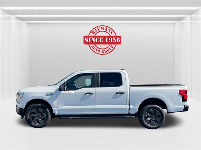 Photo of 2025 Oxford White Ford F-150 Lightning