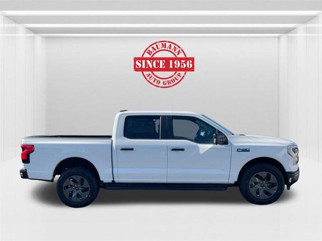 Photo of 2025 Oxford White Ford F-150 Lightning