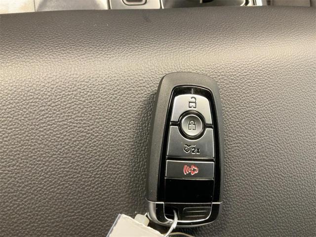 Photo of 2025 Oxford White Ford F-150 Lightning