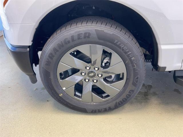 Photo of 2025 Oxford White Ford F-150 Lightning