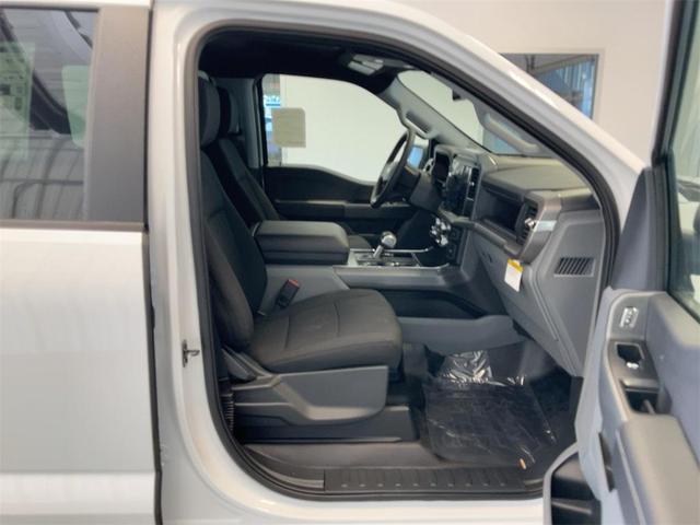Photo of 2025 Oxford White Ford F-150 Lightning