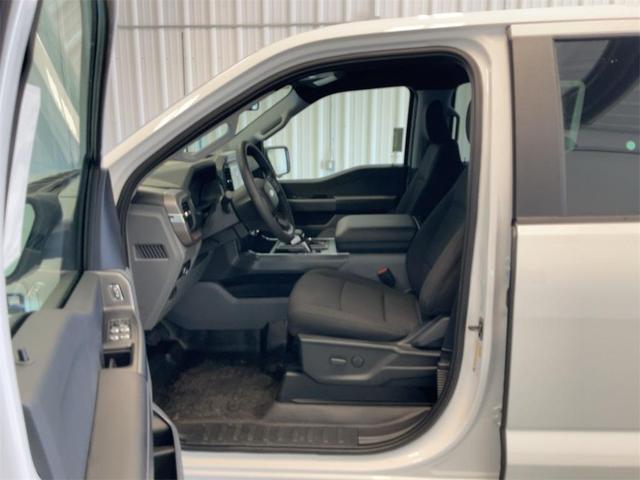 Photo of 2025 Oxford White Ford F-150 Lightning