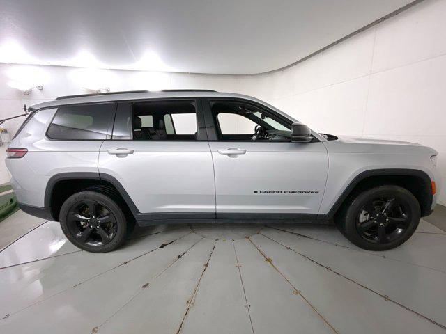 Photo of 2023 Silver Zynith Jeep Grand Cherokee L