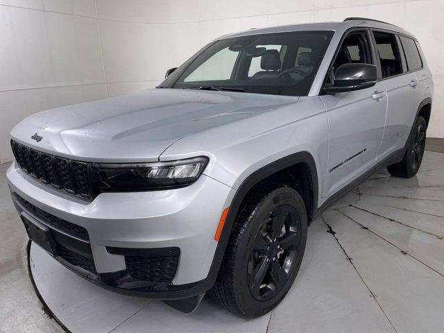 Photo of 2023 Silver Zynith Jeep Grand Cherokee L