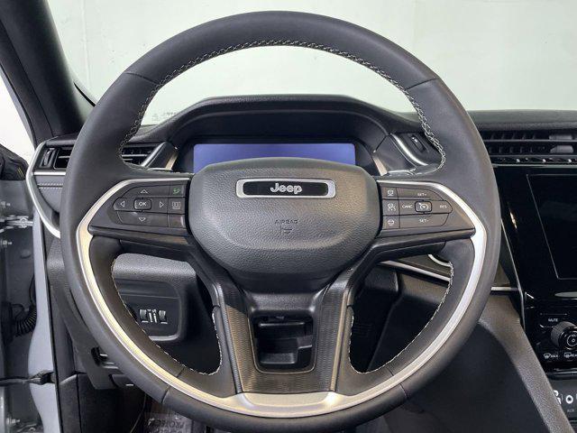 Photo of 2023 Silver Zynith Jeep Grand Cherokee L