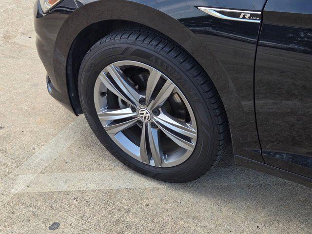 Photo of 2019 Deep Black Pearl Volkswagen Jetta