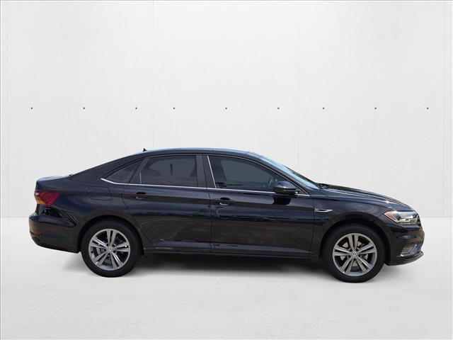 Photo of 2019 Deep Black Pearl Volkswagen Jetta