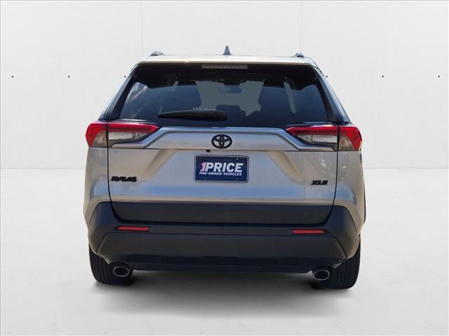 Photo of 2021 Silver/Gray Toyota RAV4