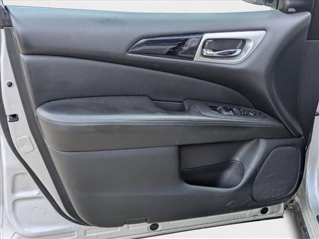 Photo of 2019 Brilliant Silver Metallic Nissan Pathfinder