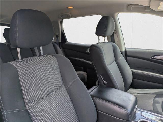 Photo of 2019 Brilliant Silver Metallic Nissan Pathfinder