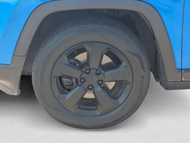 Photo of 2018 Laser Blue Pearlcoat Jeep Compass
