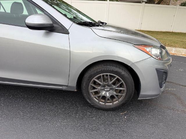 Photo of 2011 Liquid Silver Metallic Mazda Mazda3