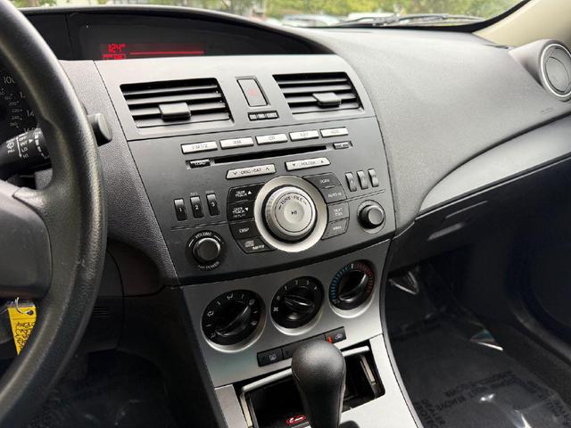 Photo of 2011 Liquid Silver Metallic Mazda Mazda3