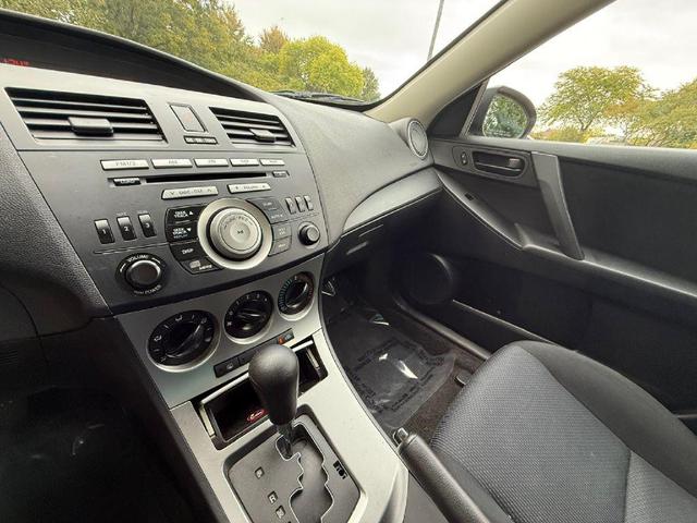 Photo of 2011 Liquid Silver Metallic Mazda Mazda3