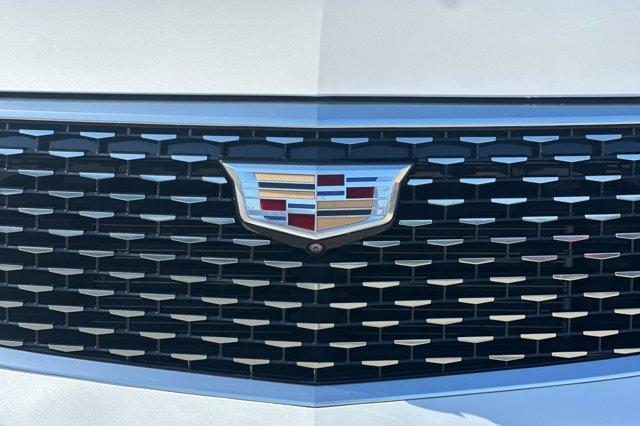 Photo of 2022 Crystal White Tri-Coat Cadillac XT6