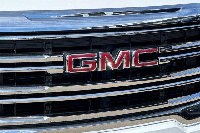 Photo of 2023 Summit White GMC Acadia