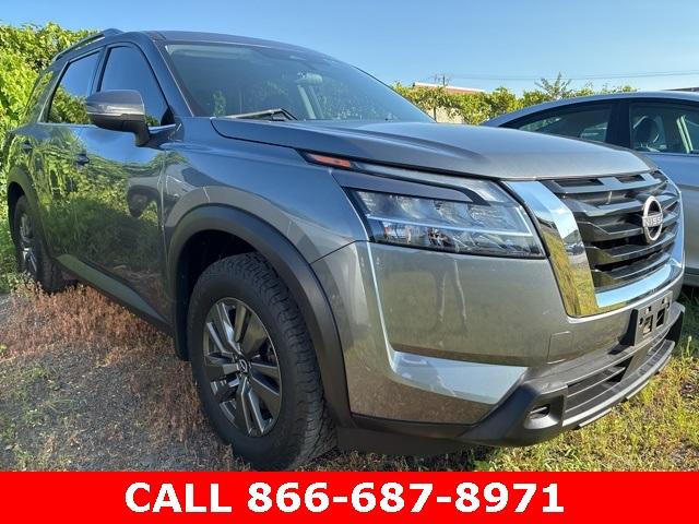 Photo of 2022 Gun Metallic Nissan Pathfinder