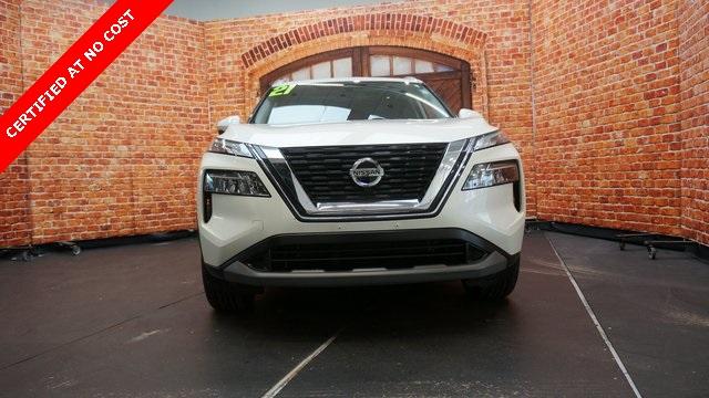 Photo of 2021 White Nissan Rogue
