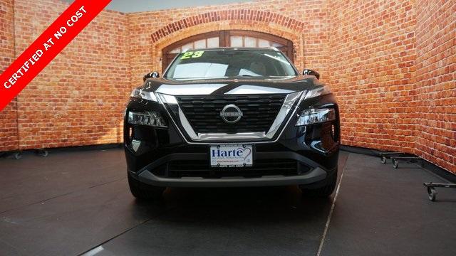 Photo of 2023 Black Nissan Rogue