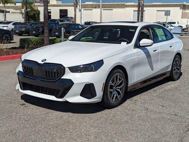 Photo of 2026 Alpine White BMW i5