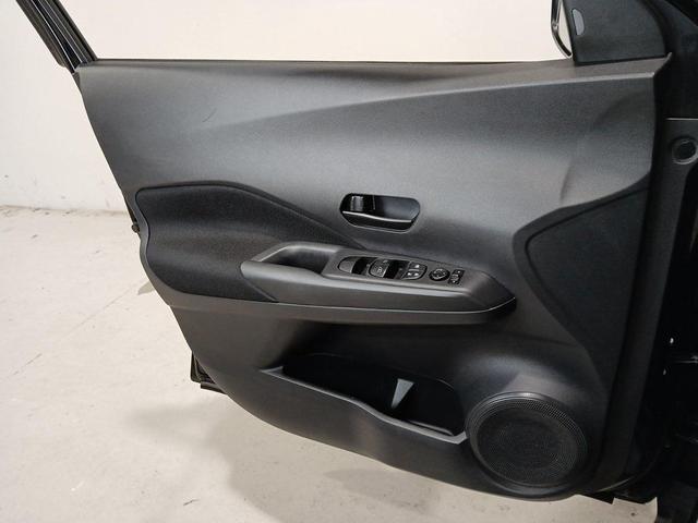 Photo of 2021 Super Black Nissan Kicks