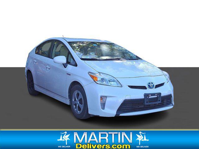 Photo of 2013 Super White Toyota Prius