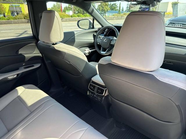 Photo of 2023 Eminent White Pearl Lexus RX 350