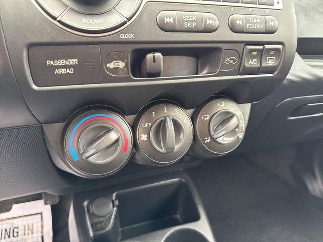 Photo of 2008 Blue Honda Fit