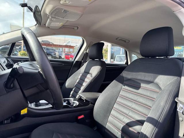 Photo of 2016 Gray Ford Fusion