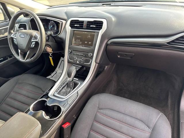 Photo of 2016 Gray Ford Fusion