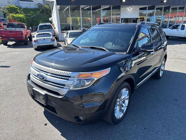 Photo of 2012 Black Ford Explorer