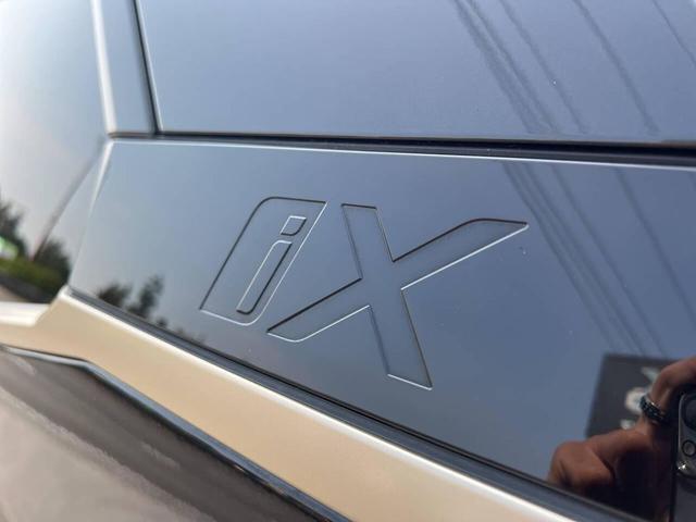 Photo of 2022 Black Sapphire Metallic BMW iX