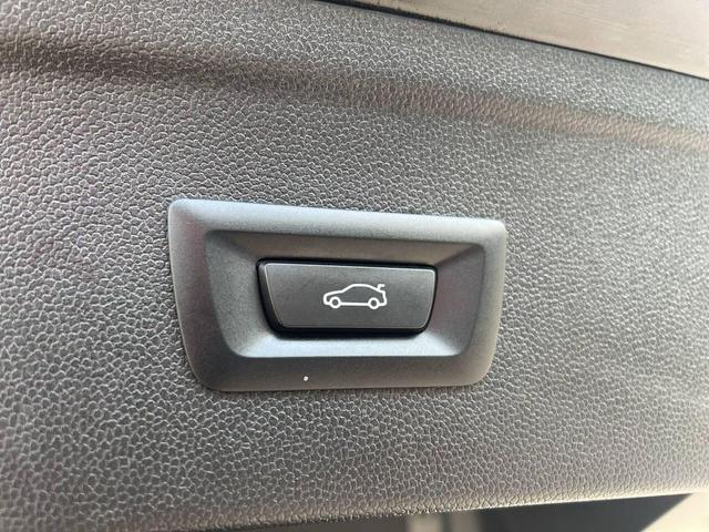 Photo of 2022 Black Sapphire Metallic BMW iX