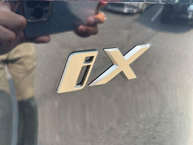 Photo of 2022 Black Sapphire Metallic BMW iX