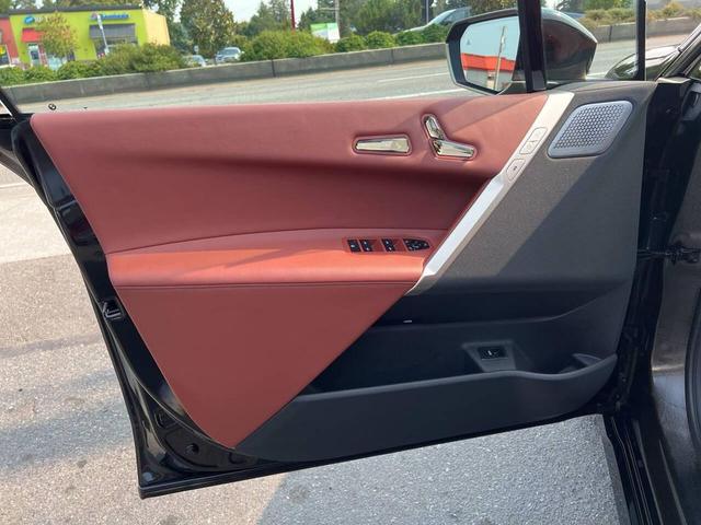Photo of 2022 Black Sapphire Metallic BMW iX