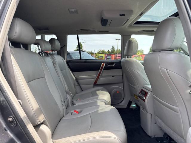 Photo of 2013 Magnetic Gray Metallic Toyota Highlander
