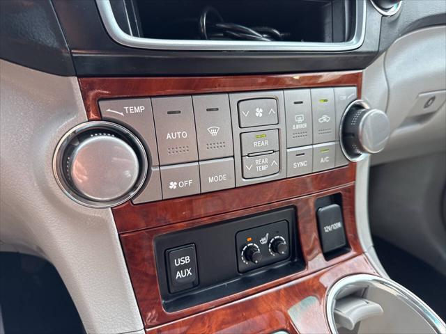 Photo of 2013 Magnetic Gray Metallic Toyota Highlander