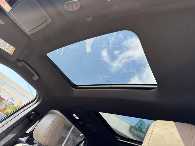 Photo of 2018 White Platinum Metallic Tri-Coat Ford Explorer