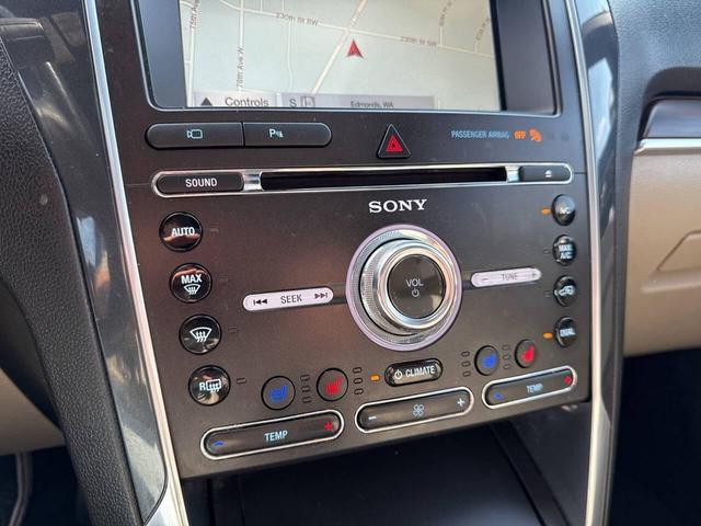 Photo of 2018 White Platinum Metallic Tri-Coat Ford Explorer