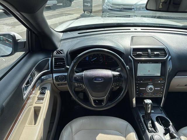 Photo of 2018 White Platinum Metallic Tri-Coat Ford Explorer