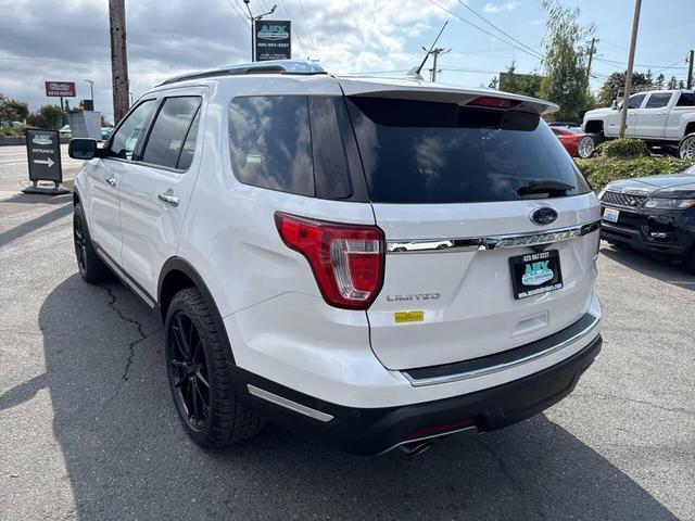 Photo of 2018 White Platinum Metallic Tri-Coat Ford Explorer