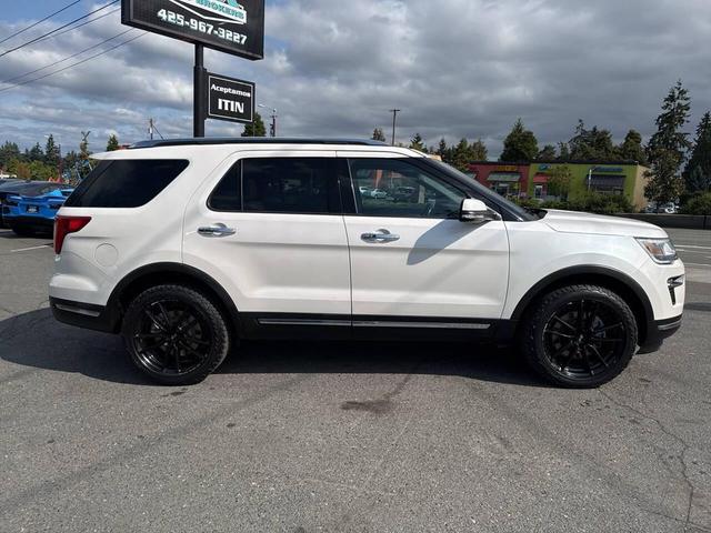 Photo of 2018 White Platinum Metallic Tri-Coat Ford Explorer