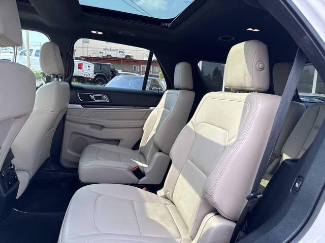 Photo of 2018 White Platinum Metallic Tri-Coat Ford Explorer