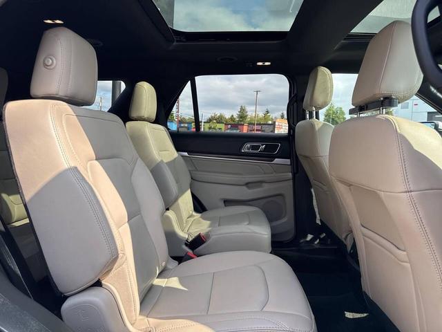 Photo of 2018 White Platinum Metallic Tri-Coat Ford Explorer